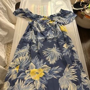 Reformation blue yellow flower dress size S can been woken on shoulders or off